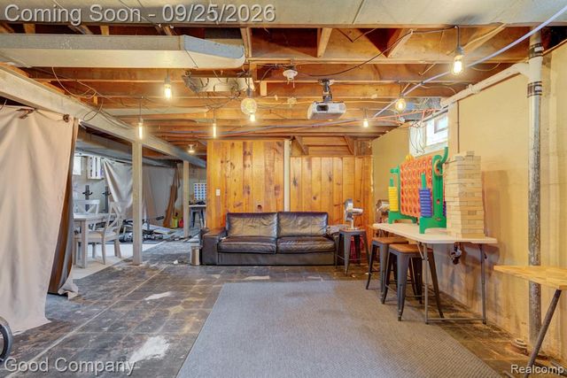 13935 Rutland Street, Detroit, MI 48227
