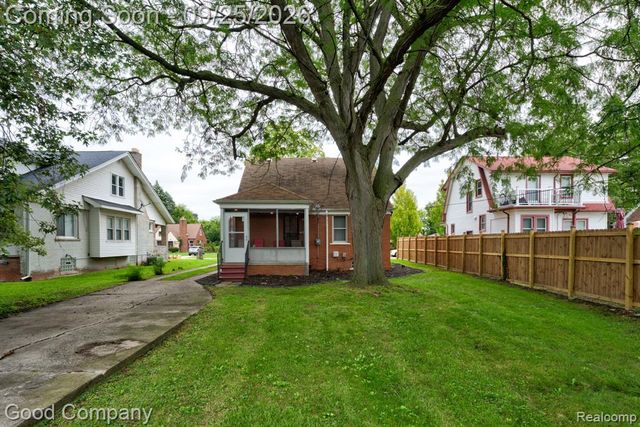 13935 Rutland Street, Detroit, MI 48227