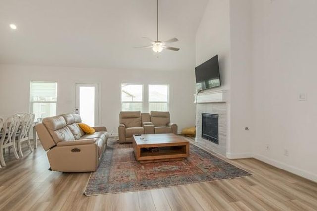 11211 Stirton, Tomball, TX 77375