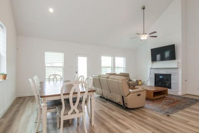 11211 Stirton, Tomball, TX 77375