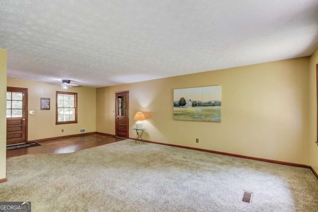 6050 Sandy Creek Road, Loganville, GA 30052
