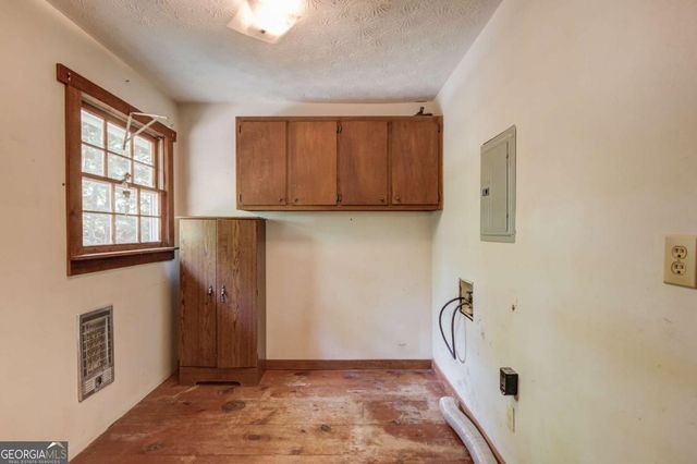6050 Sandy Creek Road, Loganville, GA 30052