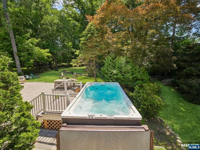 233 Park Avenue, Allendale, NJ 07401
