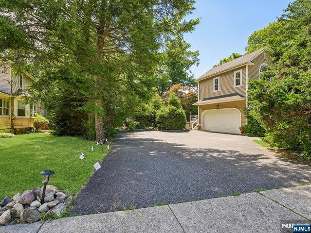 233 Park Avenue, Allendale, NJ 07401