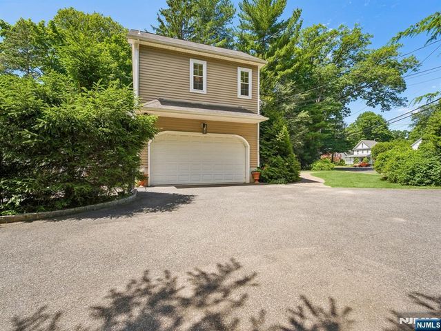 233 Park Avenue, Allendale, NJ 07401