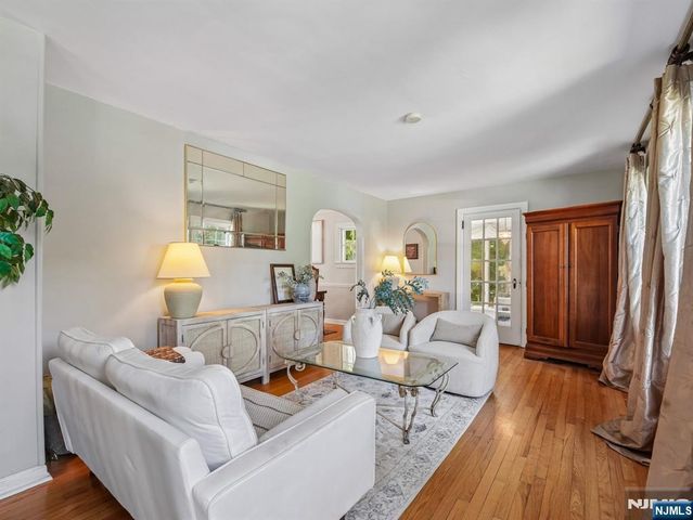 233 Park Avenue, Allendale, NJ 07401