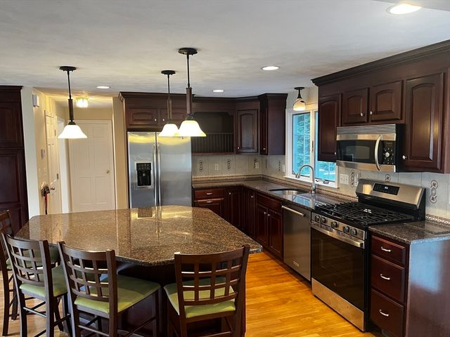 24 Pontiac Road, Walpole, MA 02081