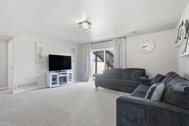 1572 Sadler Drive, North Liberty, IA 52317