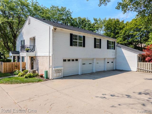 24645 Spring Lane 18, Harrison Twp, MI 48045