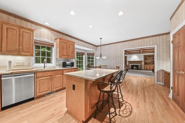 3820 Charter Point COURT, Brookfield, WI 53045