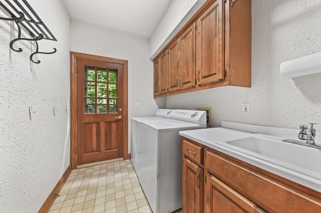 3820 Charter Point COURT, Brookfield, WI 53045