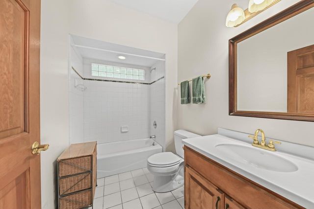 3820 Charter Point COURT, Brookfield, WI 53045