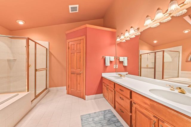 3820 Charter Point COURT, Brookfield, WI 53045