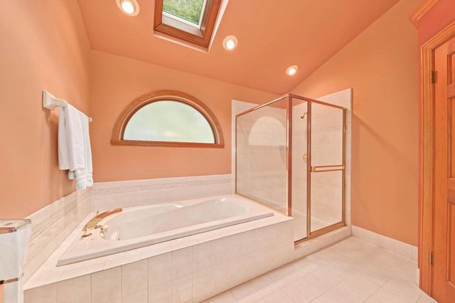 3820 Charter Point COURT, Brookfield, WI 53045