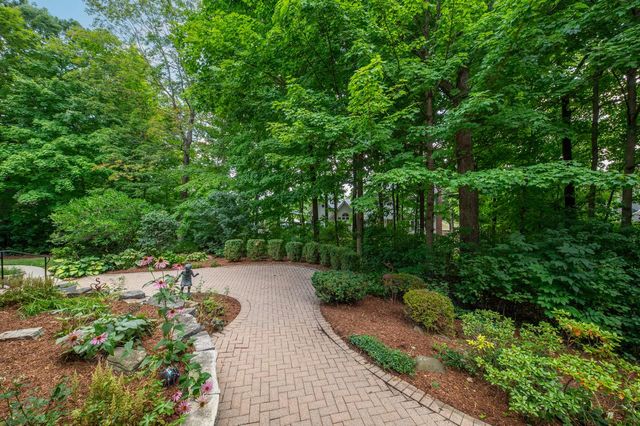 3820 Charter Point COURT, Brookfield, WI 53045