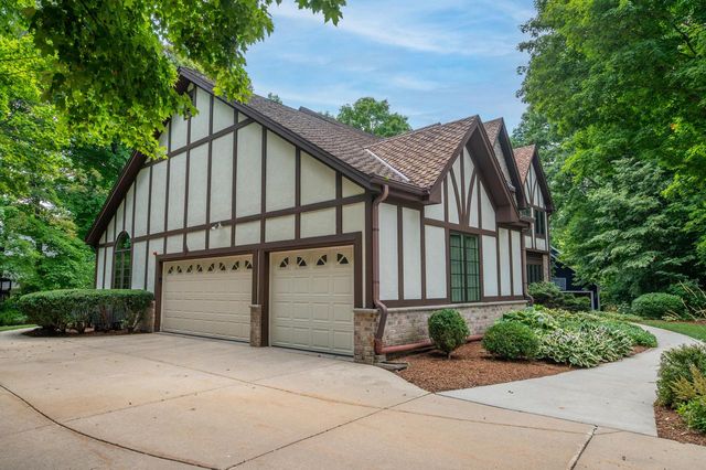 3820 Charter Point COURT, Brookfield, WI 53045