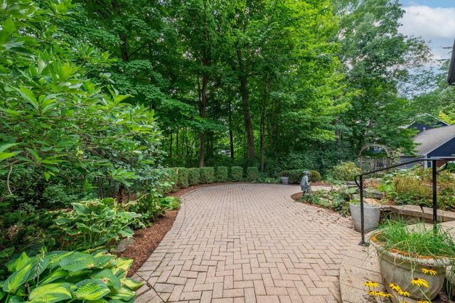3820 Charter Point COURT, Brookfield, WI 53045
