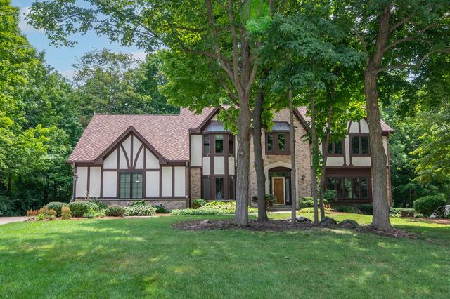 3820 Charter Point COURT, Brookfield, WI 53045