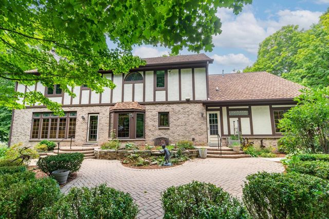 3820 Charter Point COURT, Brookfield, WI 53045