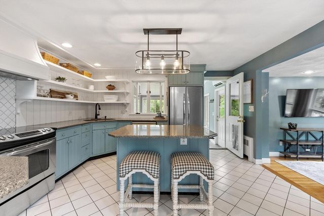 592 Sugar Rd, Bolton, MA 01740