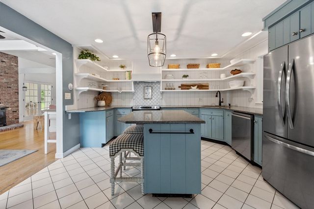 592 Sugar Rd, Bolton, MA 01740
