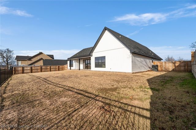 1717 River Ridge, Van Buren, AR 72956