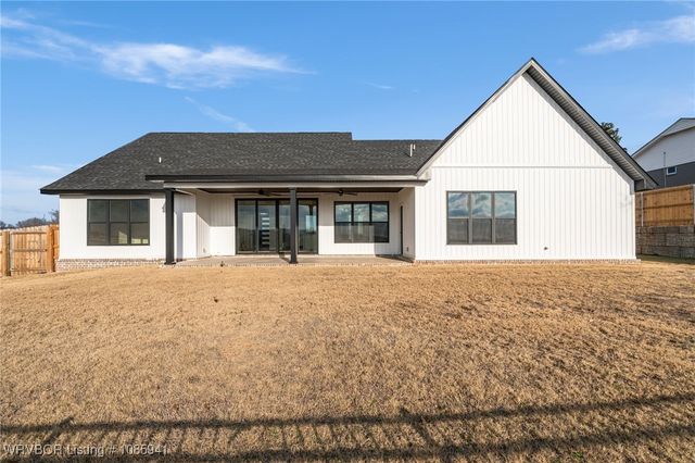 1717 River Ridge, Van Buren, AR 72956