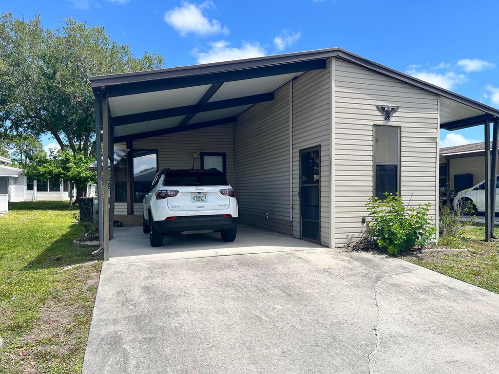 240 Mangrove Bay Place, Fort Pierce, FL 34982