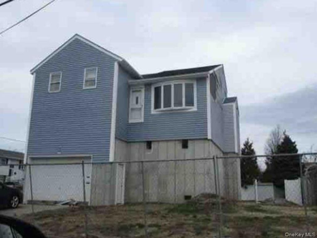 60 Meister Boulevard, Freeport, NY 11520