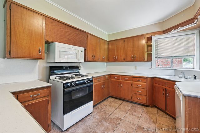 1119 E 53rd Place, Tulsa, OK 74105