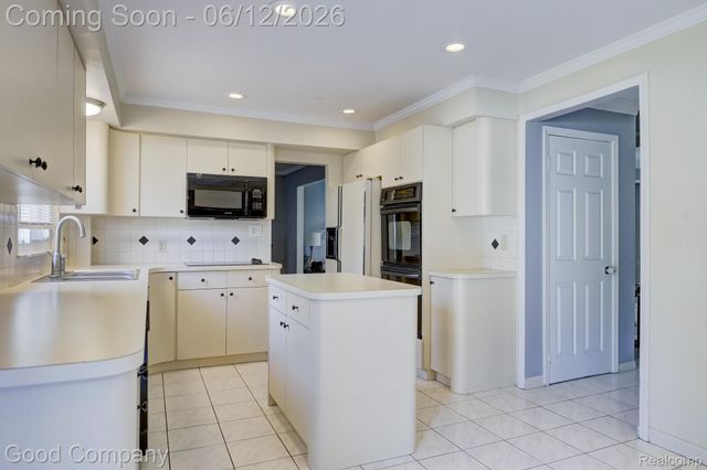 1798 Wilmet Drive, Troy, MI 48085