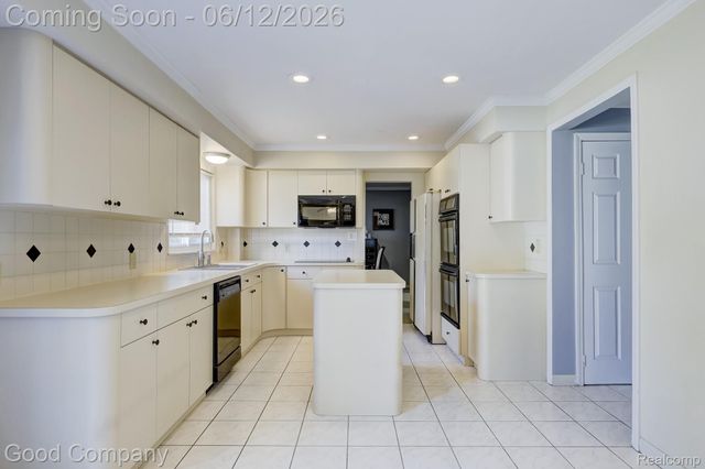 1798 Wilmet Drive, Troy, MI 48085
