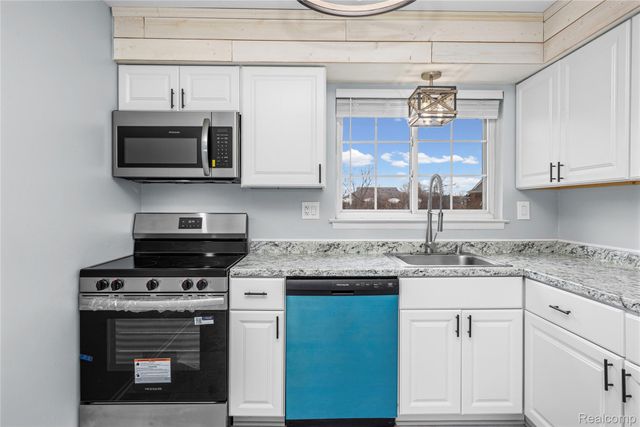 25325 Shiawassee Circle 203, Southfield, MI 48033