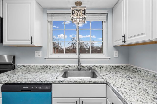 25325 Shiawassee Circle 203, Southfield, MI 48033