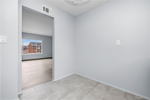 25325 Shiawassee Circle 203, Southfield, MI 48033