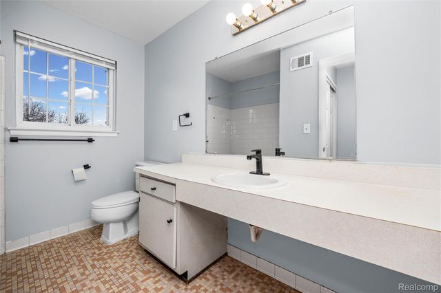 25325 Shiawassee Circle 203, Southfield, MI 48033