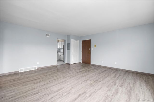 25325 Shiawassee Circle 203, Southfield, MI 48033