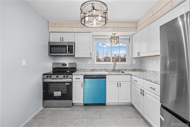 25325 Shiawassee Circle 203, Southfield, MI 48033