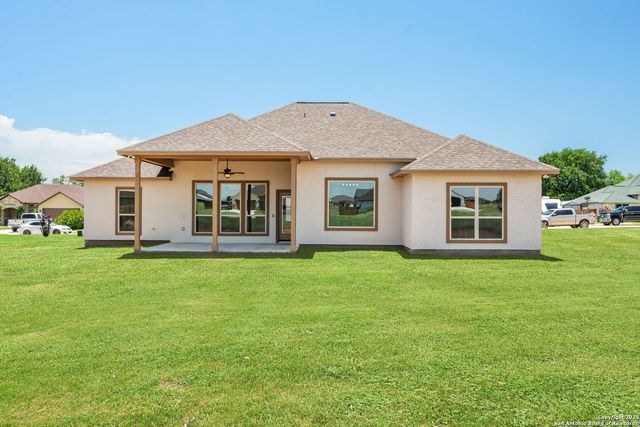 1710 Crooked Creek Drive, Pleasanton, TX 78064