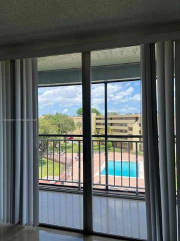 9210 Fontainebleau Blvd 506, Miami, FL 33172