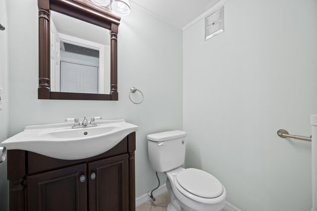 144 Canterbury F, West Palm Beach, FL 33417