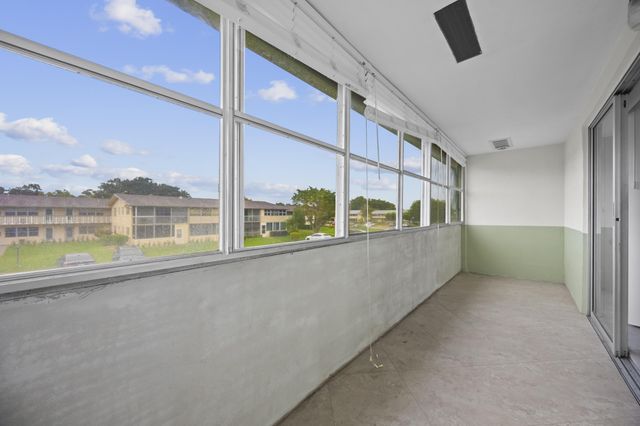 144 Canterbury F, West Palm Beach, FL 33417