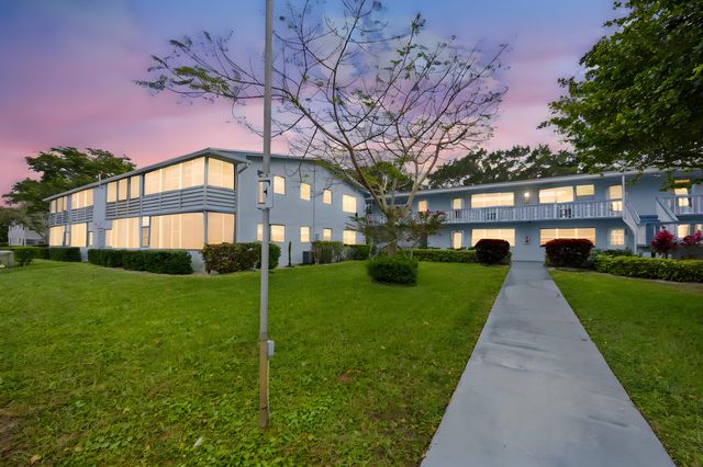 144 Canterbury F, West Palm Beach, FL 33417