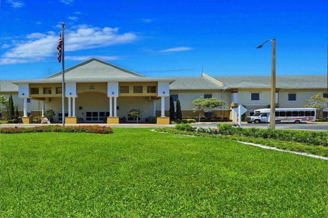 144 Canterbury F, West Palm Beach, FL 33417