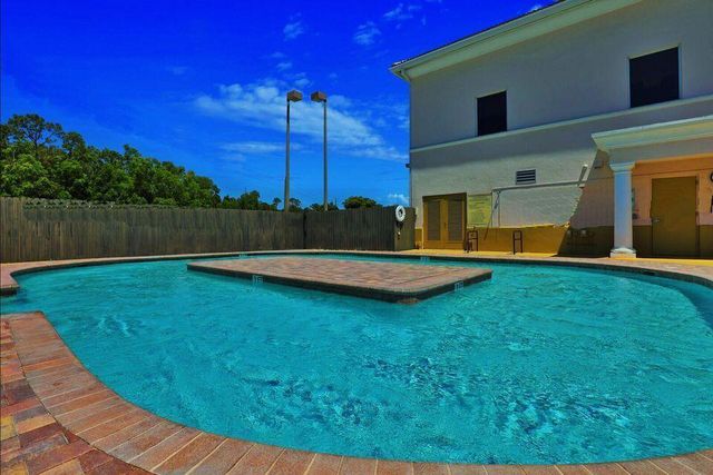 144 Canterbury F, West Palm Beach, FL 33417