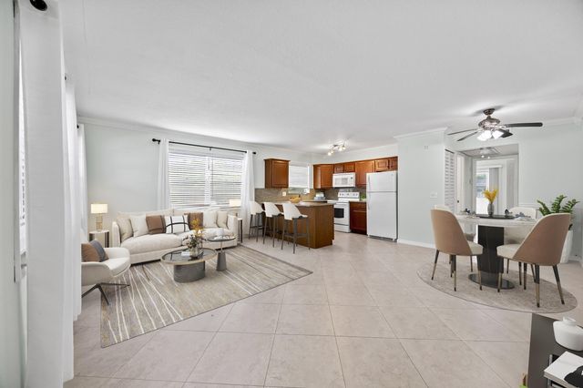 144 Canterbury F, West Palm Beach, FL 33417