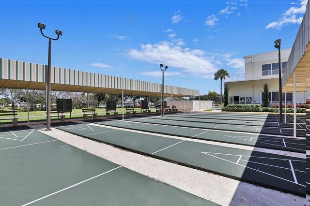 144 Canterbury F, West Palm Beach, FL 33417