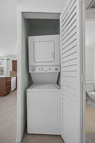 144 Canterbury F, West Palm Beach, FL 33417