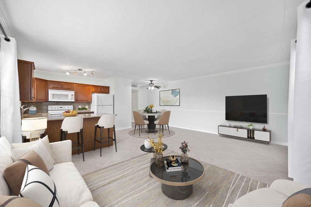 144 Canterbury F, West Palm Beach, FL 33417