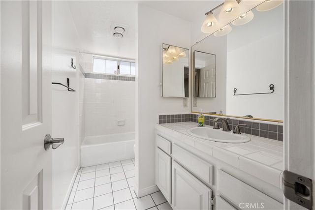 1805 Carnegie Lane 3, Redondo Beach, CA 90278